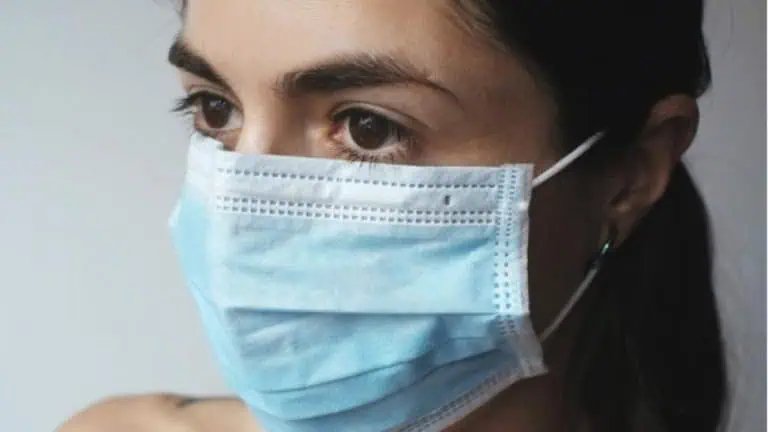 https://bnr.bg/post/101559222/ucheni-vaksinite-ne-davat-100-garancia-maskite-predpazvat-ot-covid-19