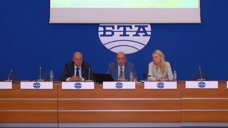 Д-р Стефан Константинов Д-р Стефан Константинов