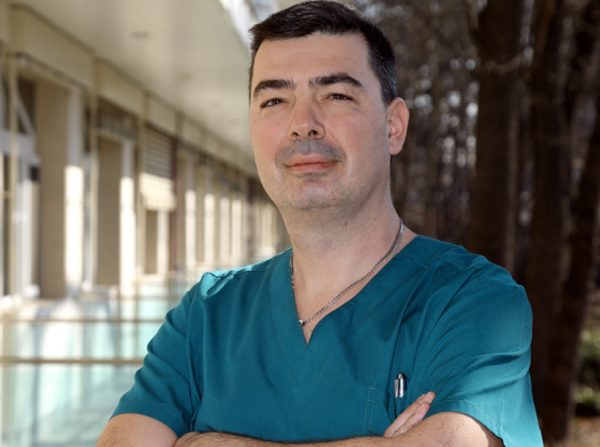 д-р Васил Козаров