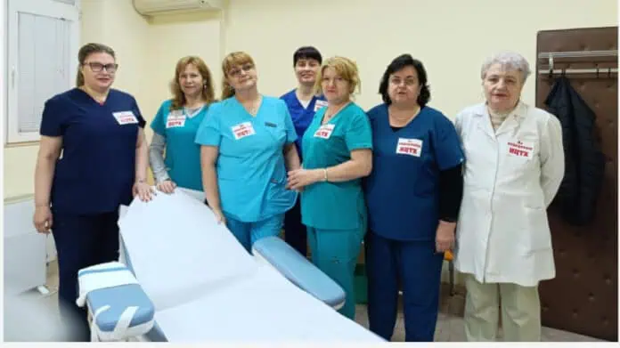 Медици със стикери за солидарност