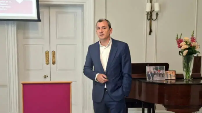Доц. Михаил Околийски