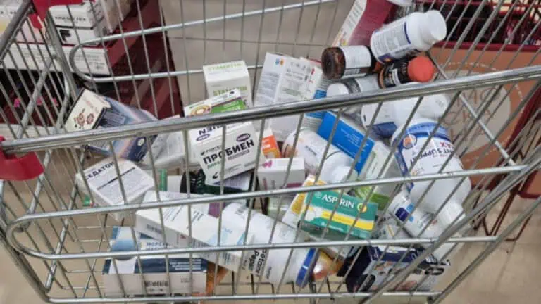 Ценоразпис на вратата на аптеката