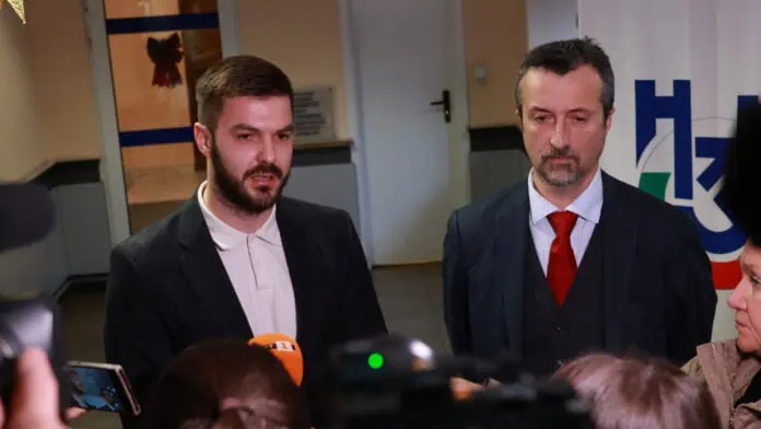 a020d0e2-3acf-4bb5-a6d1-63f2957530b7 (1) доц. д-р Петко Стефановски (вдясно) и Ивайло Стойчев (вляво) - мениджър проекти в "Информационно обслужване