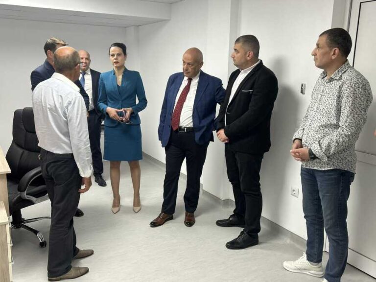 Здравният министър инспектира строежа на новия болничен комплекс в Ямбол
