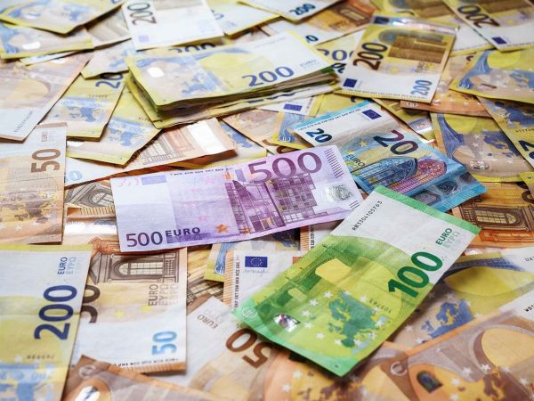 Правителството отпусна над 28 милиона евро за спешна помощ, ваксини и специализанти